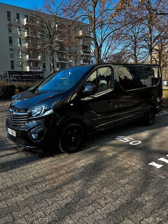 Schwarz Gebraucht 2016 Opel Vivaro Edition Van / Kleinbus | 18.880 € (Fairer Preis) - Bild 1/4