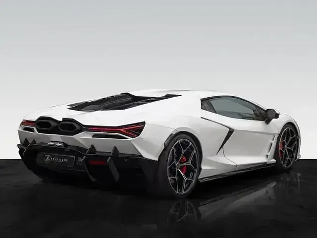 Usata Lamborghini Revuelto 1016 CV (747 kW) 2024 Bianco Coupé