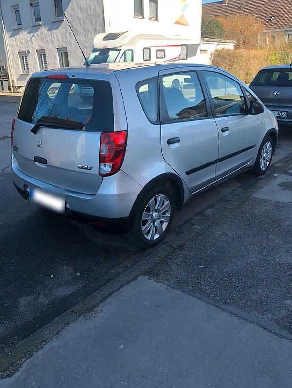 Gebraucht Mitsubishi Colt 95 PS (69 kW) 2010 Silber Kleinwagen