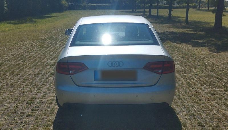Gebraucht Audi A4 Attraction 160 PS (117 kW) 2009 Grau Limousine