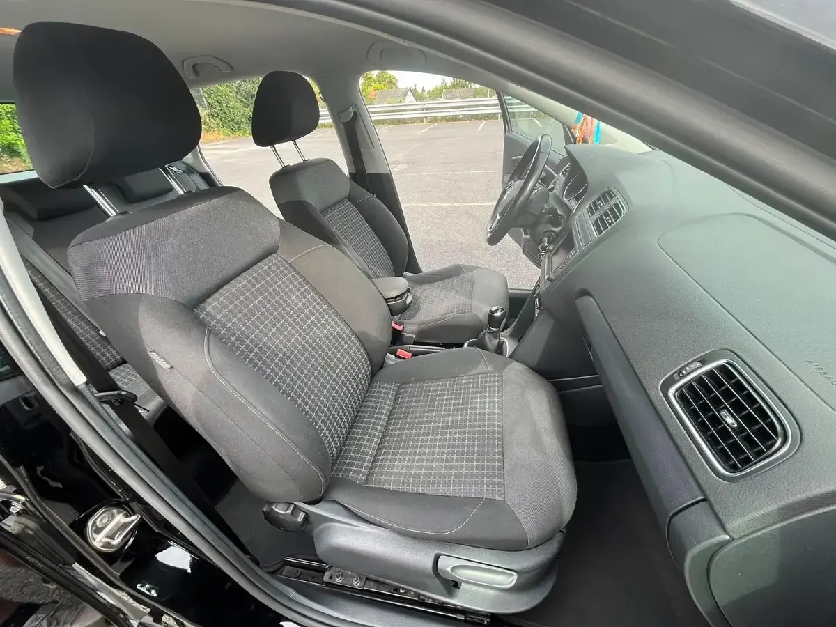 Gebraucht VW Polo 90 PS (66 kW) 2015 Schwarz Kleinwagen