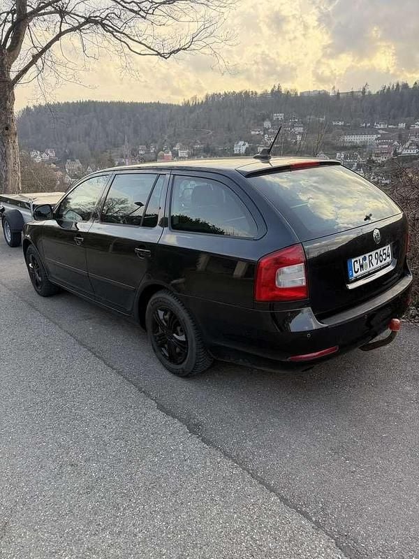 Gebraucht Skoda Octavia Ambiente 105 PS (77 kW) 2011 Kombi