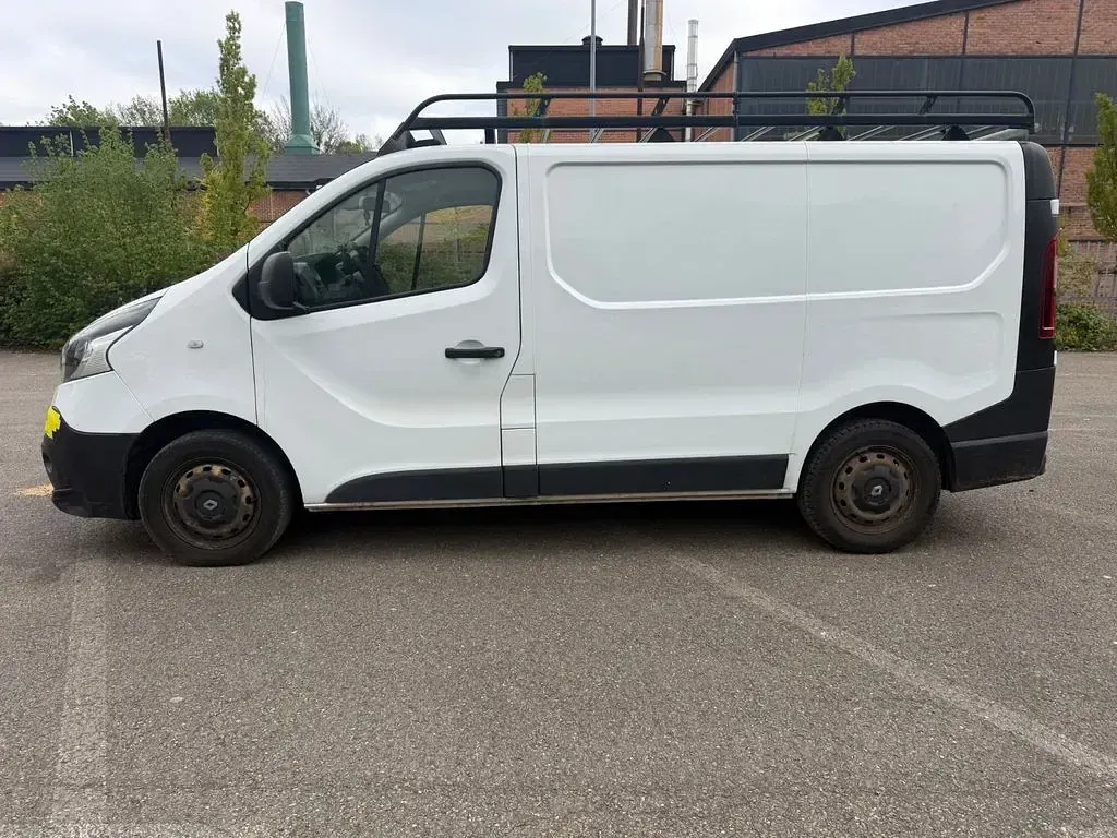 Gebraucht Renault Trafic 121 PS (88 kW) 2018 Weiß Van / Kleinbus