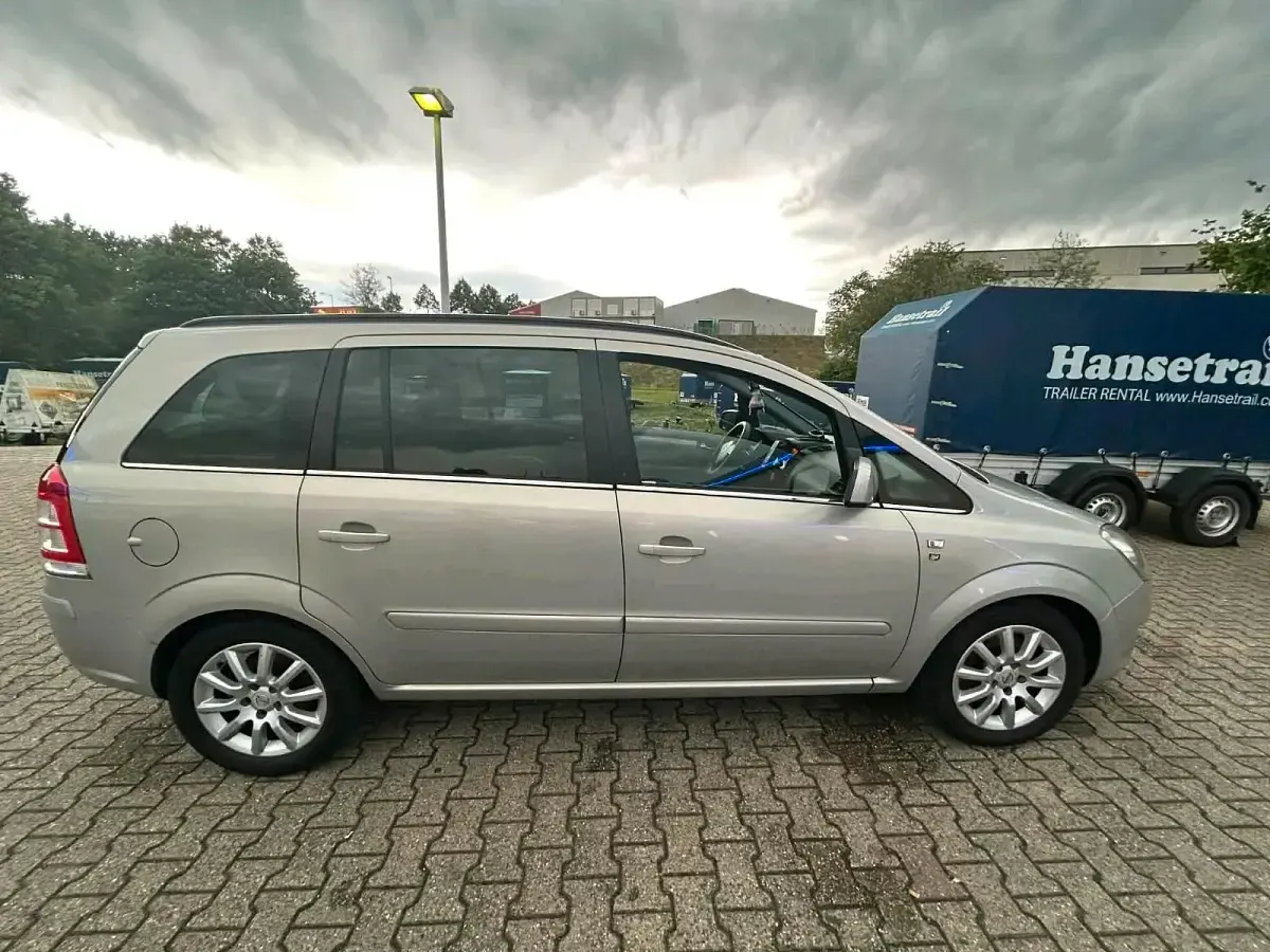 Gebraucht Opel Zafira 2010 Silber Van / Kleinbus