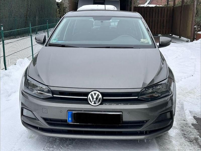 Gebraucht VW Polo Comfortline 95 PS (69 kW) 2018 Grau Kleinwagen