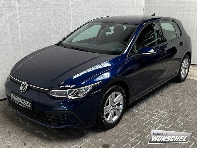 Blau Gebraucht 2020 VW Golf VIII Life Limousine | 20.885 € (Fairer Preis) - Bild 1/4