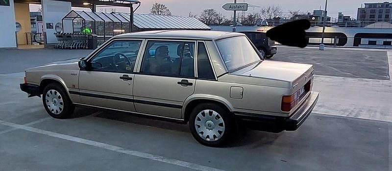 Gebraucht Volvo 740 155 PS (114 kW) 1988 Gold Limousine