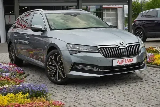 Gebraucht Skoda Superb LAURIN & KLEMENT 200 PS (147 kW) 2021 Empiregrau metallic Kombi