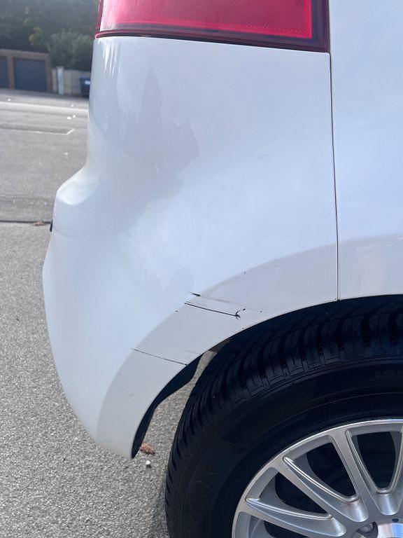 Weiß Gebraucht 2012 Kia Rio DREAM-TEAM Edition Limousine | 5.500 € (Guter Preis) - Bild 1/4