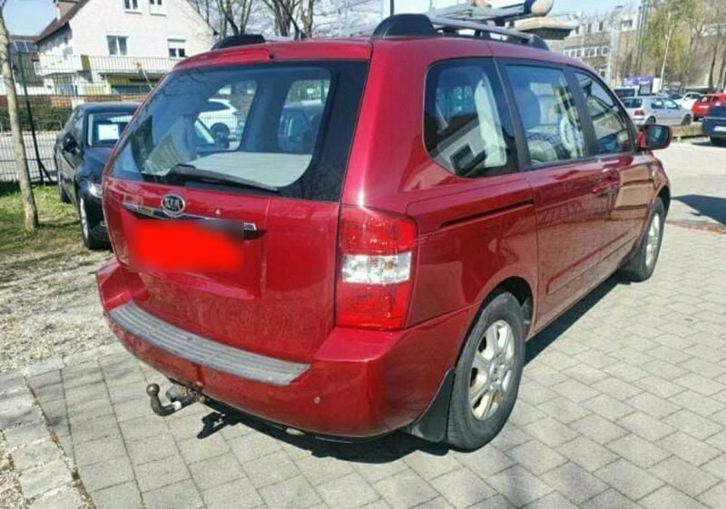 Gebraucht Kia Carnival 185 PS (136 kW) 2009 Rot Van / Kleinbus