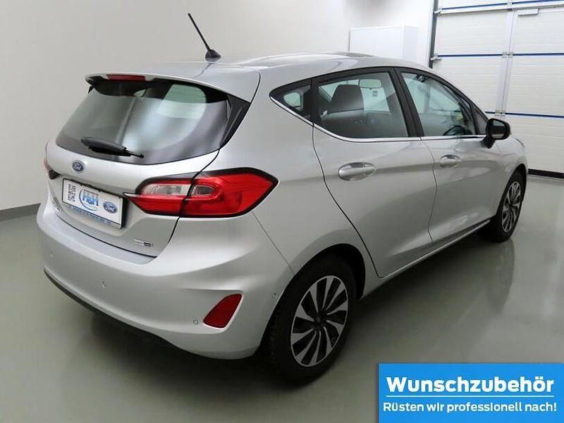 Gebraucht Ford Fiesta Titanium 125 PS (91 kW) 2023 Polarsilber Limousine