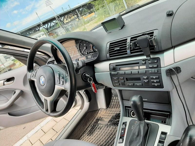 Gebraucht BMW 330 204 PS (150 kW) 2003 Silber Kombi