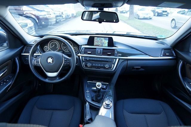 Gebraucht BMW 325 Luxury Line 218 PS (160 kW) 2013 Schwarz metallic Kombi