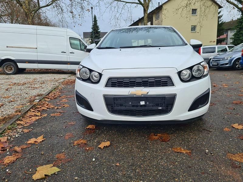 Gebraucht Chevrolet Aveo 101 PS (74 kW) 2012 Weiß Kleinwagen
