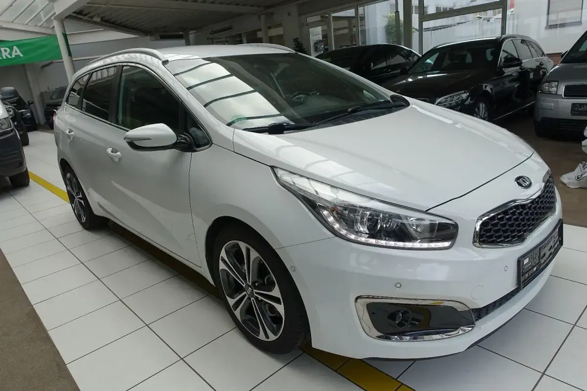 Gebraucht Kia Ceed Sportswagon Spirit 135 PS (99 kW) 2017 Weiß Kombi