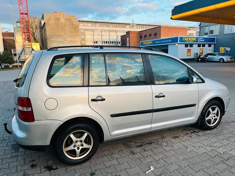Gebraucht VW Touran 116 PS (85 kW) 2005 Silber Van / Kleinbus