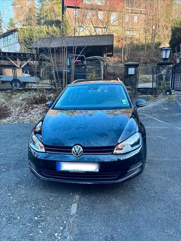 Schwarz Gebraucht 2016 VW Golf VII Kombi | 9.500 € (Etwas zu teuer) - Bild 1/4