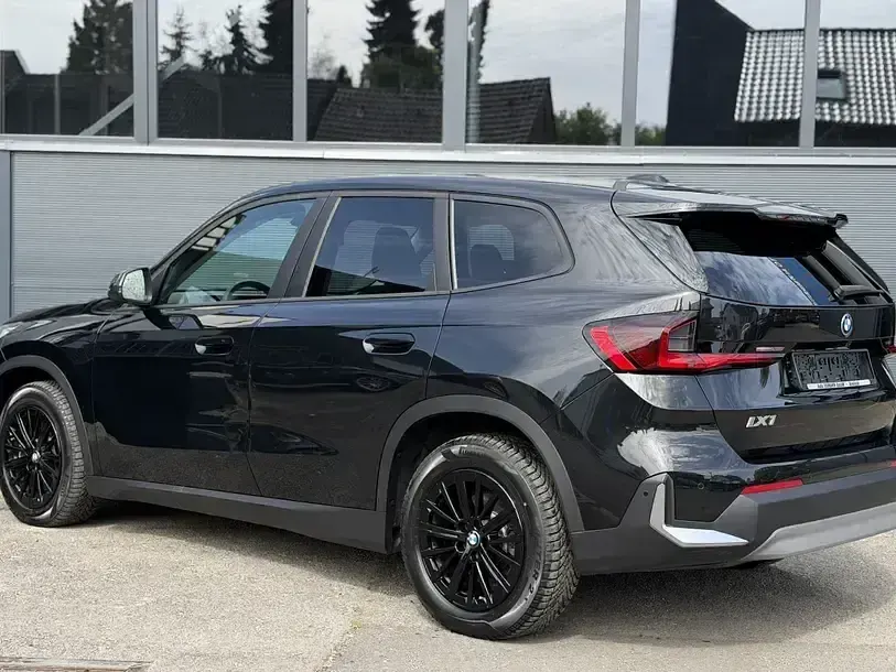 Używany BMW iX1 230 kW (313 KM) 2023 Czarny SUV