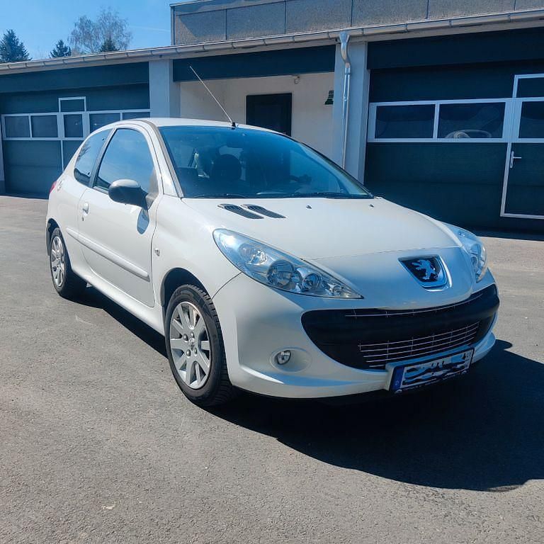 Gebraucht Peugeot 206 75 PS (55 kW) 2010 Weiß Limousine