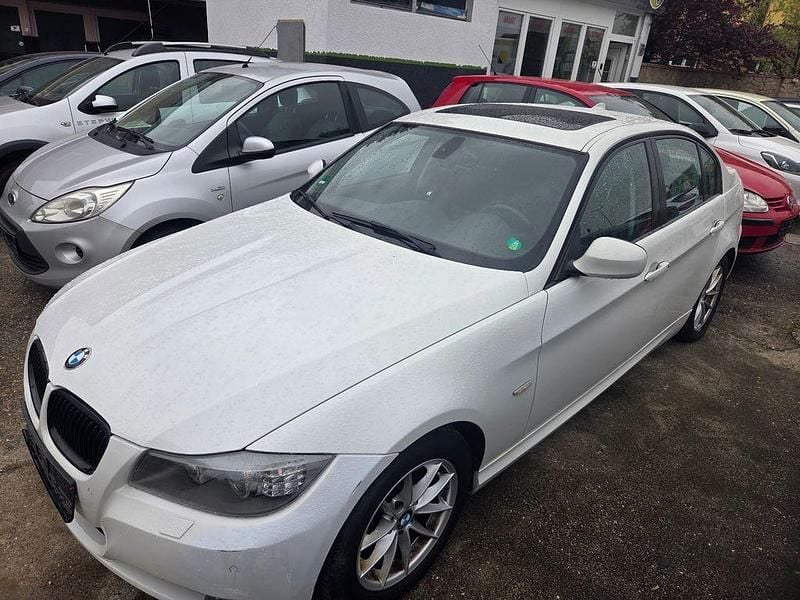 Gebraucht BMW 318 Comfort Edition 143 PS (105 kW) 2011 Weiß Limousine