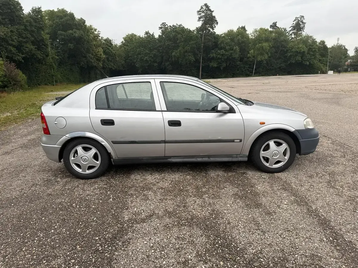 Gebraucht Opel Astra 136 PS (100 kW) 1998 Grau Limousine