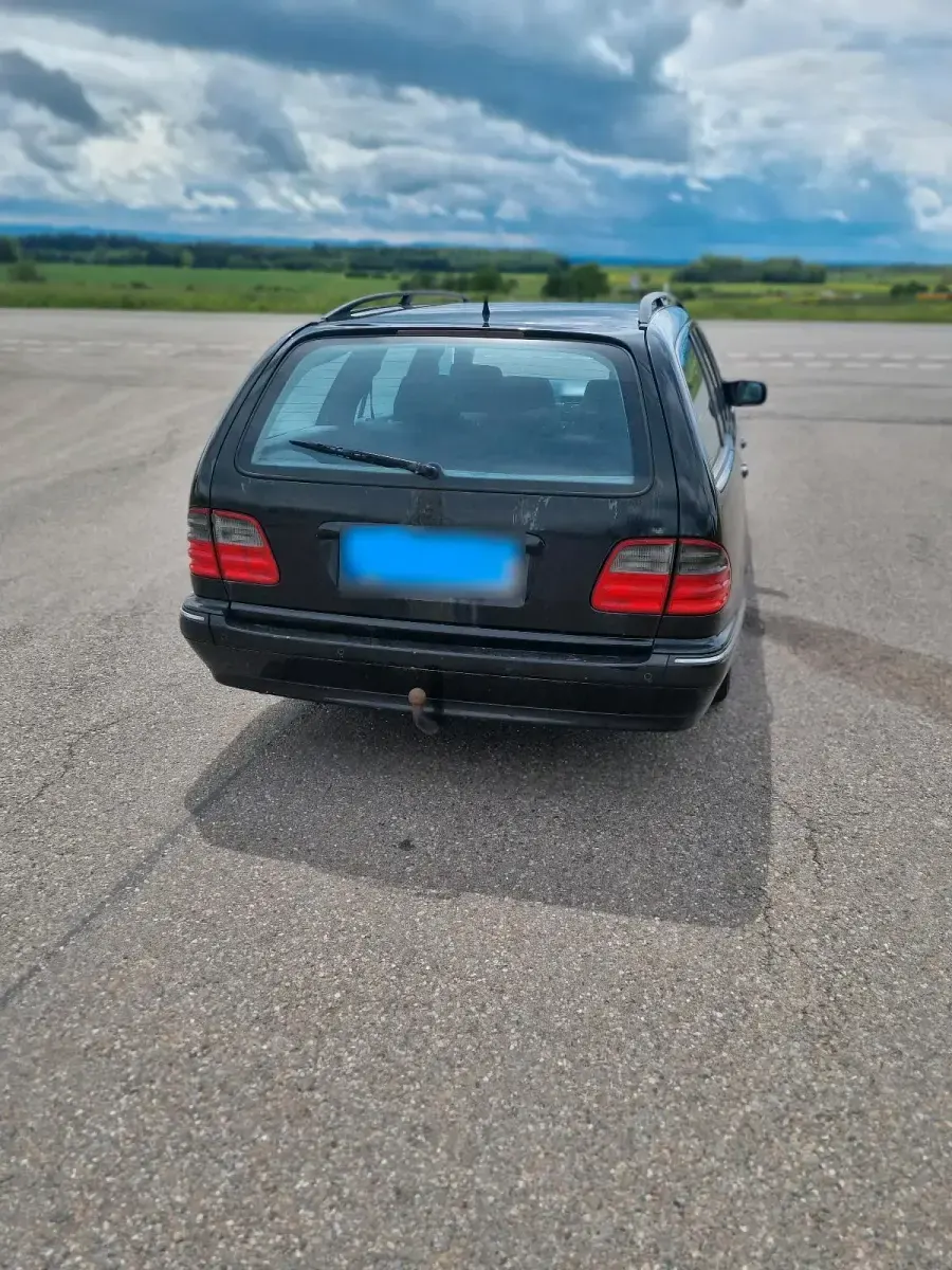 Gebraucht Mercedes E240 Avantgarde 170 PS (125 kW) 2002 Schwarz Kombi