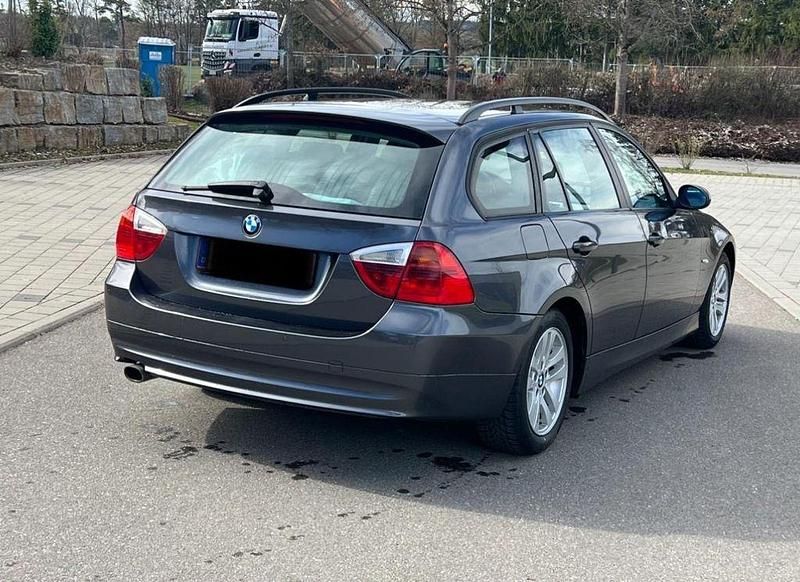 Gebraucht BMW 318 143 PS (105 kW) 2007 Grau Kombi