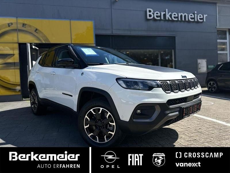 Alpine white vr296 (weiß) Gebraucht 2023 Jeep Compass Trailhawk SUV | 28.790 € (Fairer Preis) - Bild 1/4