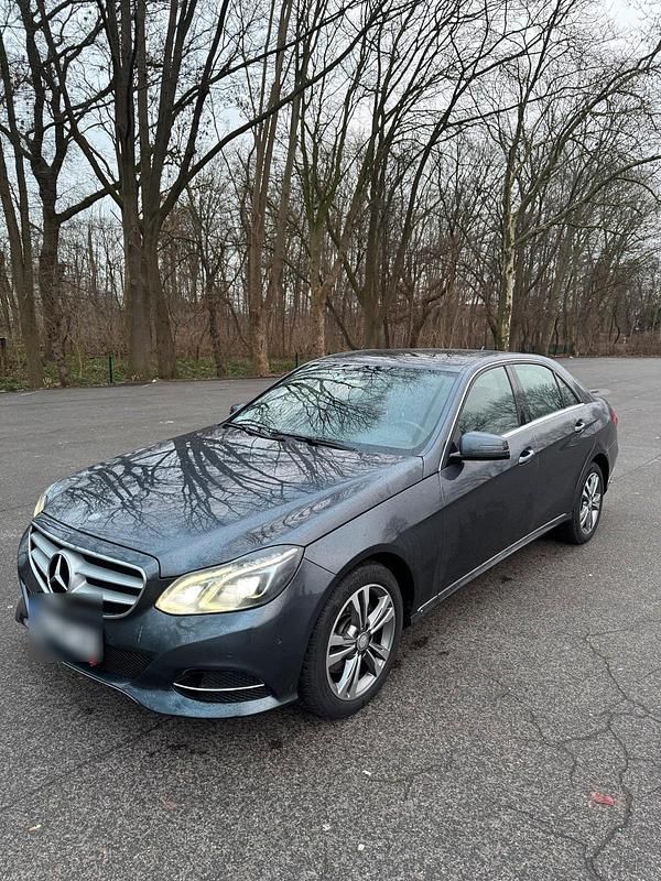 Grau Gebraucht 2017 Mercedes E350 Avantgarde Limousine | 13.400 € - Bild 1/4