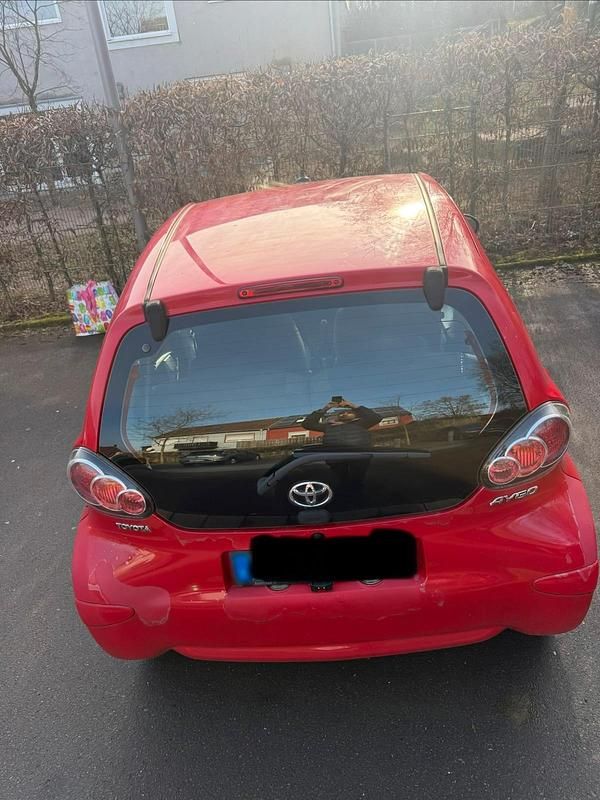 Gebraucht Toyota Aygo 68 PS (50 kW) 2010 Rot Kleinwagen