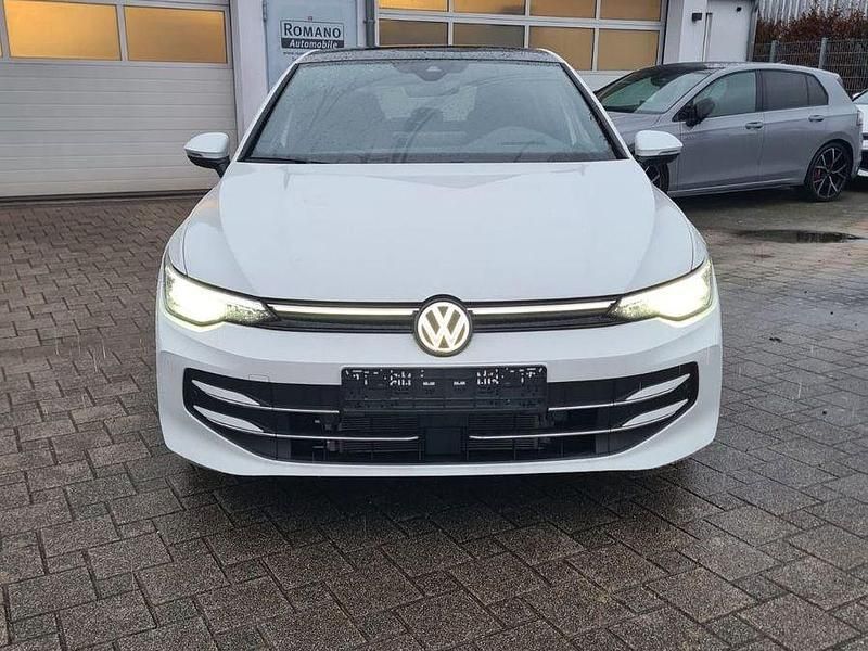 Gebraucht VW Golf VIII Edition 150 PS (110 kW) 2024 Weiß Limousine