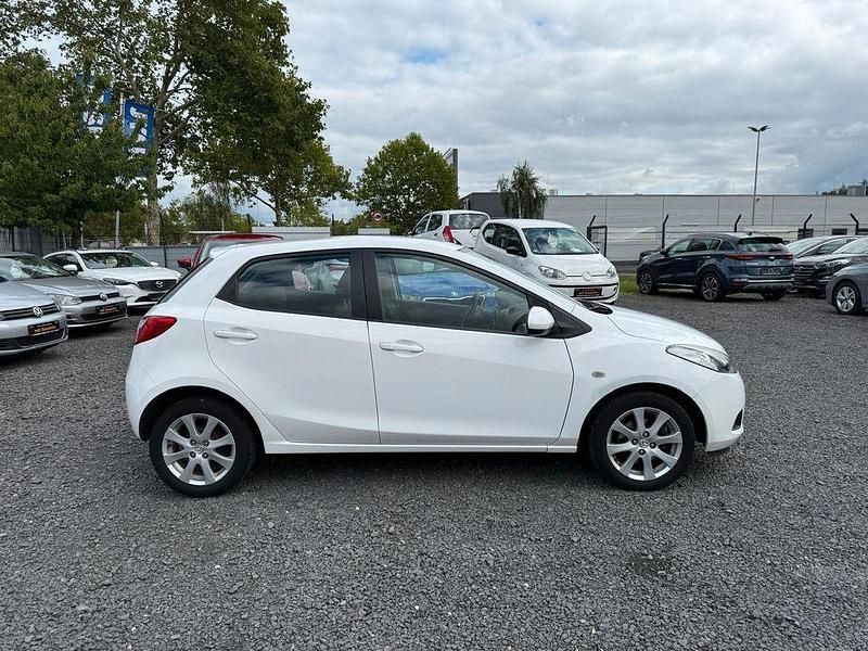 Weiß Gebraucht 2010 Mazda 2 Independence Limousine | 4.500 € (Etwas zu teuer) - Bild 1/4