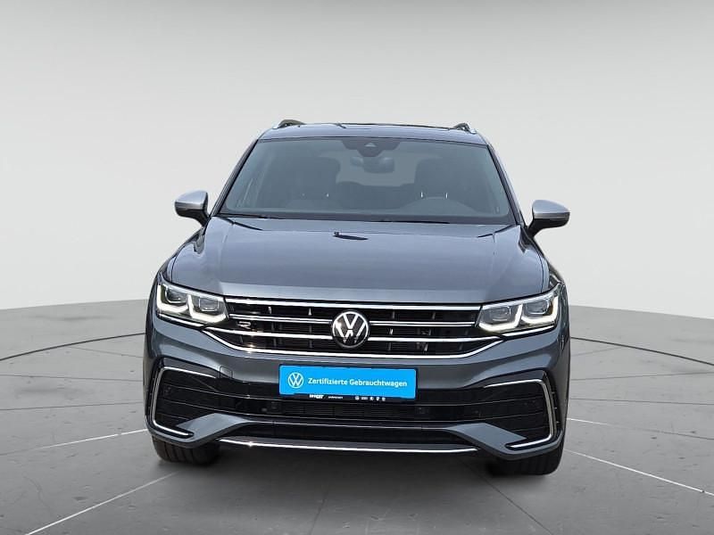 Platinum grey metallic Gebraucht 2024 VW Tiguan Allspace R-line SUV | 43.880 € (Etwas zu teuer) - Bild 1/4
