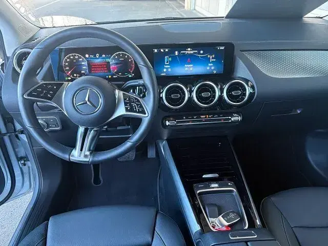 Gebraucht Mercedes B200 163 PS (119 kW) 2025 Lack hightechsilber Kleinwagen