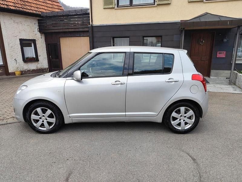 Gebraucht Suzuki Swift 92 PS (67 kW) 2010 Silber Kleinwagen
