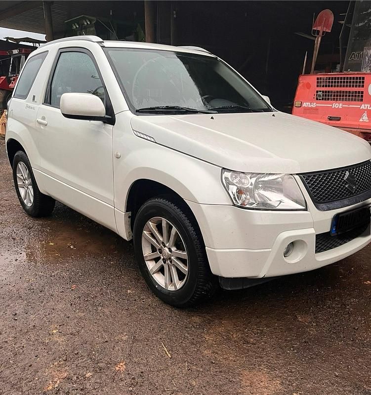 Weiß Gebraucht 2007 Suzuki Grand Vitara SUV | 5.600 € (Fairer Preis) - Bild 1/4