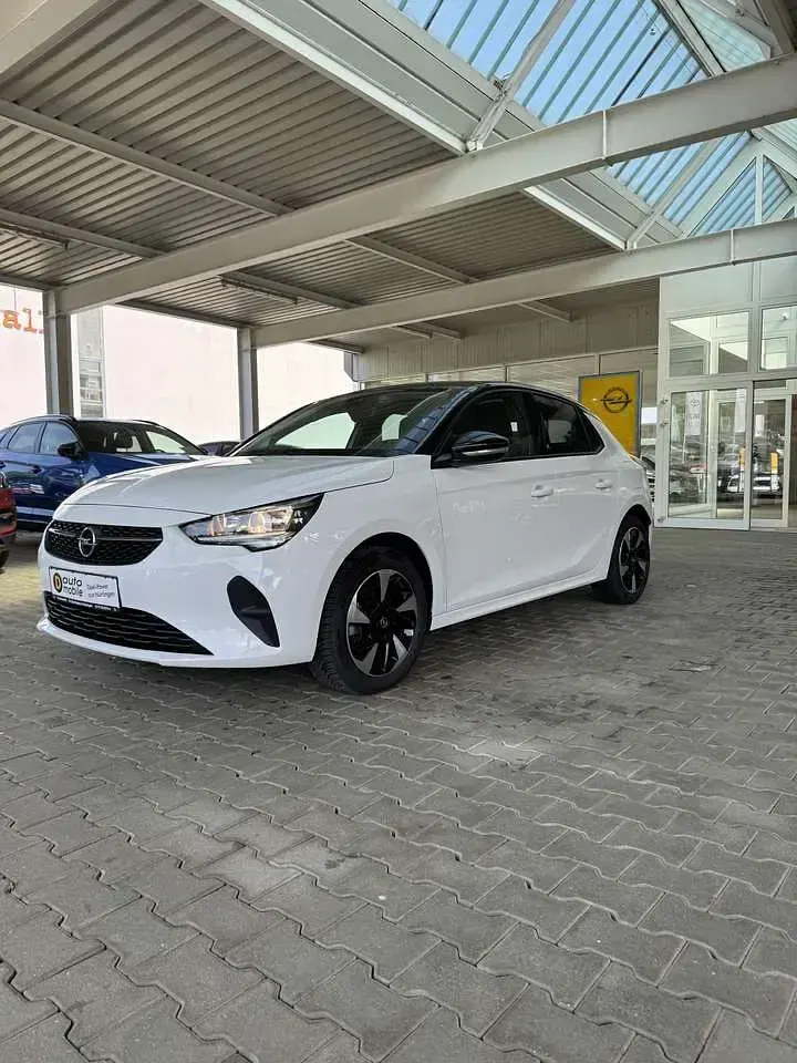 Gebraucht Opel Corsa-e Edition 100 kW (136 PS) 2022 Jade weiss/arktis weiss Kleinwagen