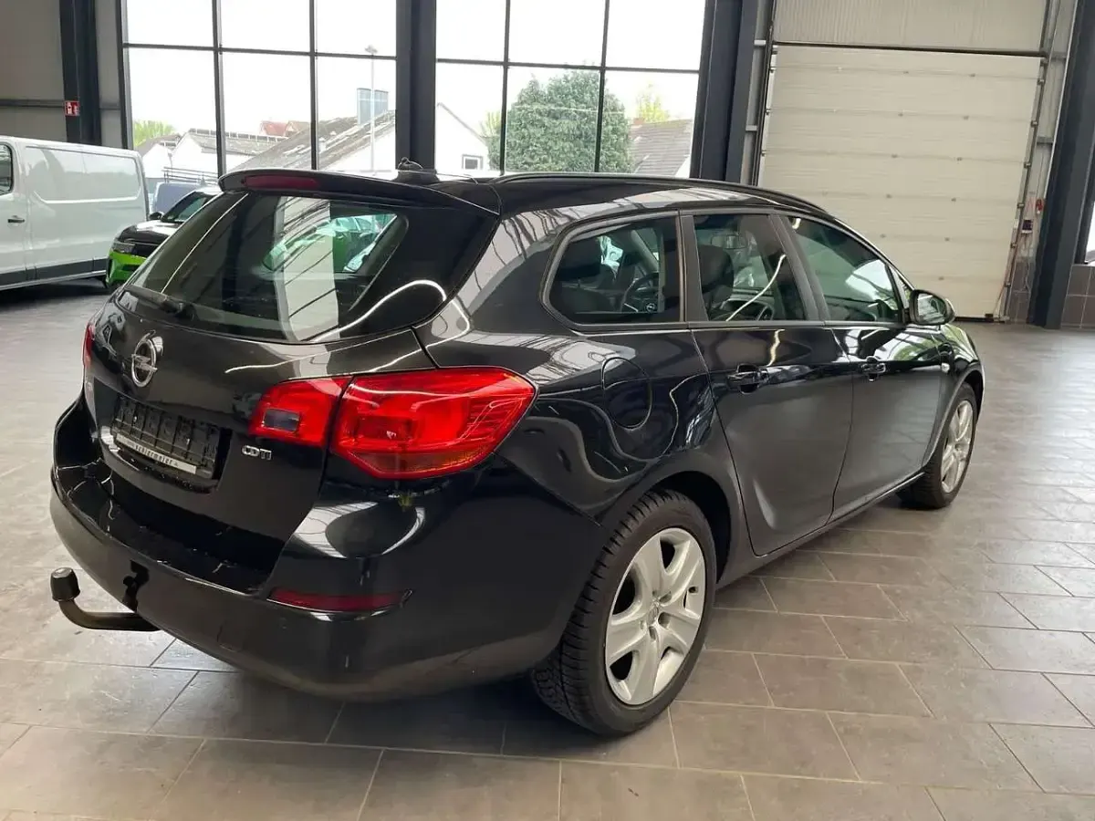 Gebraucht Opel Astra Design Edition 125 PS (91 kW) 2012 Schwarz Kombi