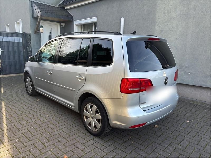 Gebraucht VW Touran 105 PS (77 kW) 2011 Silber Van / Kleinbus