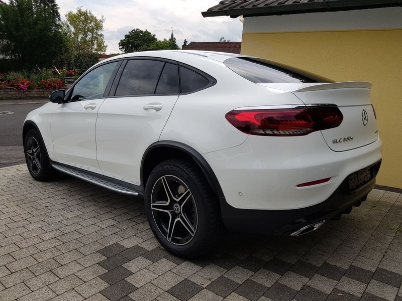 Gebraucht Mercedes GLC300e 211 PS (155 kW) 2021 Weiß Coupé