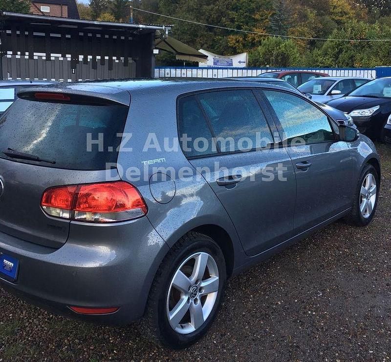 Gebraucht VW Golf VI Team 105 PS (77 kW) 2010 Grau Kleinwagen