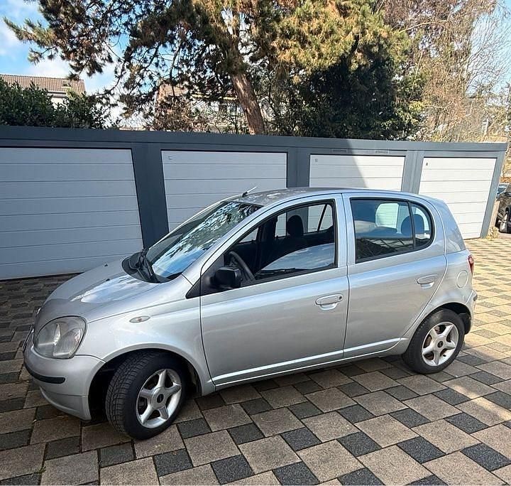 Gebraucht Toyota Yaris 50 PS (36 kW) 2002 Grau Kleinwagen