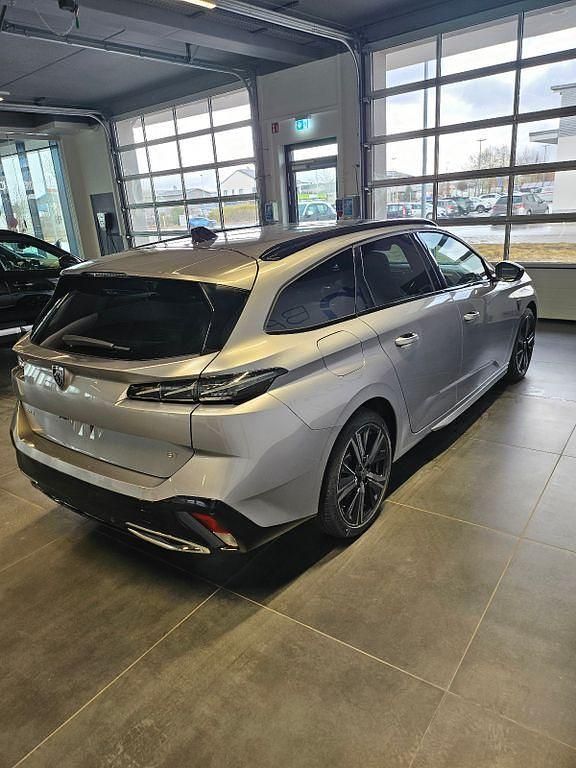Neu Peugeot 308 SW GT 131 PS (96 kW) 2025 Silber Kombi