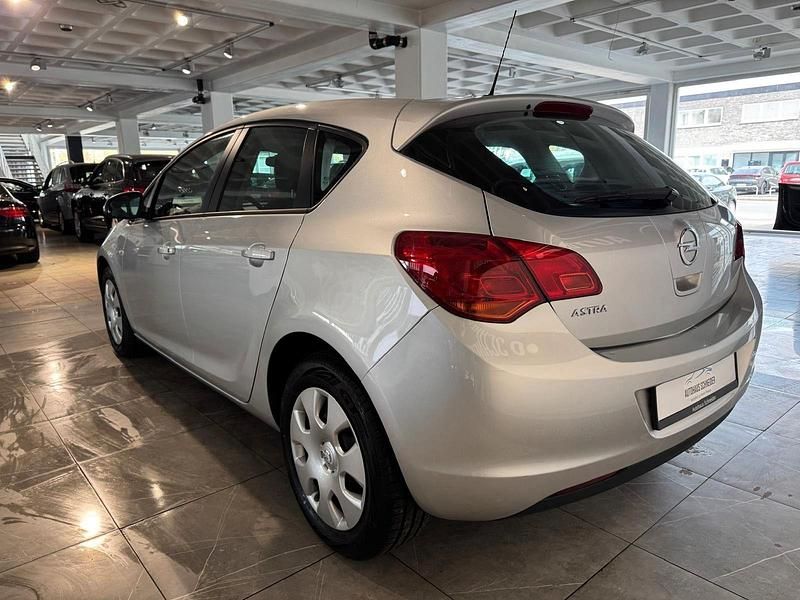 Gebraucht Opel Astra Selection 116 PS (85 kW) 2010 Silber Kombi