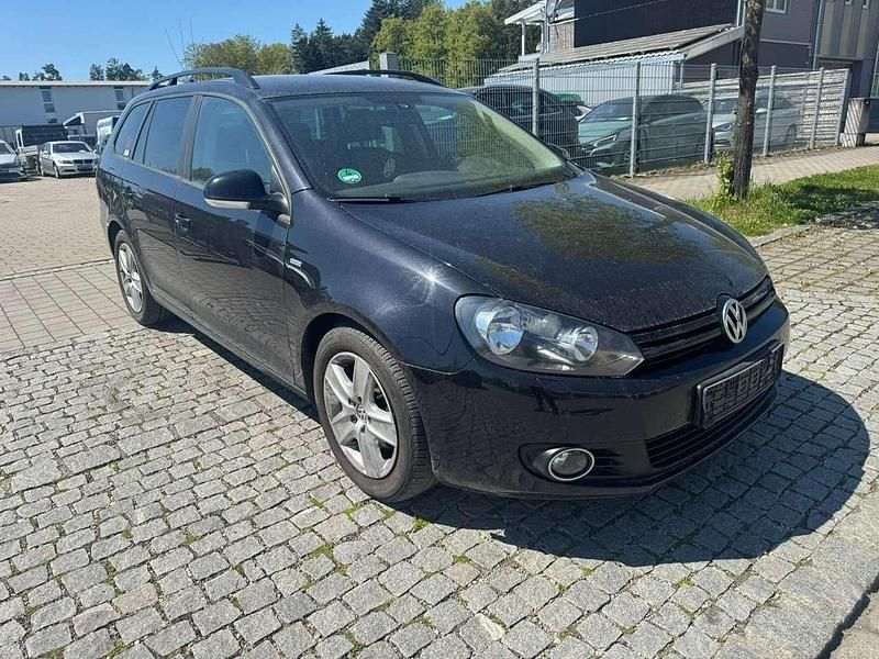 Gebraucht VW Golf VII Match 105 PS (77 kW) 2013 Deep black perleffekt Kombi