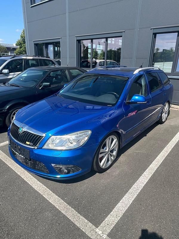 Blau Gebraucht 2011 Skoda Octavia RS Kombi | 7.750 € (Guter Preis) - Bild 1/4