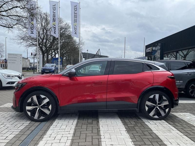 Gebraucht Renault Megane E-Tech Techno 160 kW (218 PS) 2023 Dezirrot + dolomitengrau Limousine