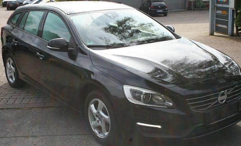 Gebraucht Volvo V60 Kinetic 181 PS (133 kW) 2014 Schwarz Kombi