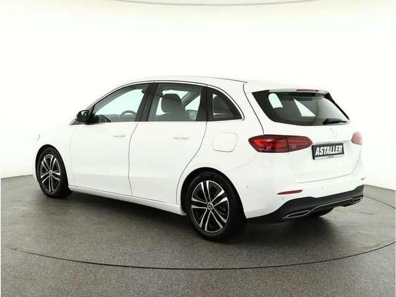 Gebraucht Mercedes 200 150 PS (110 kW) 2024 Unilack polarweiß Limousine