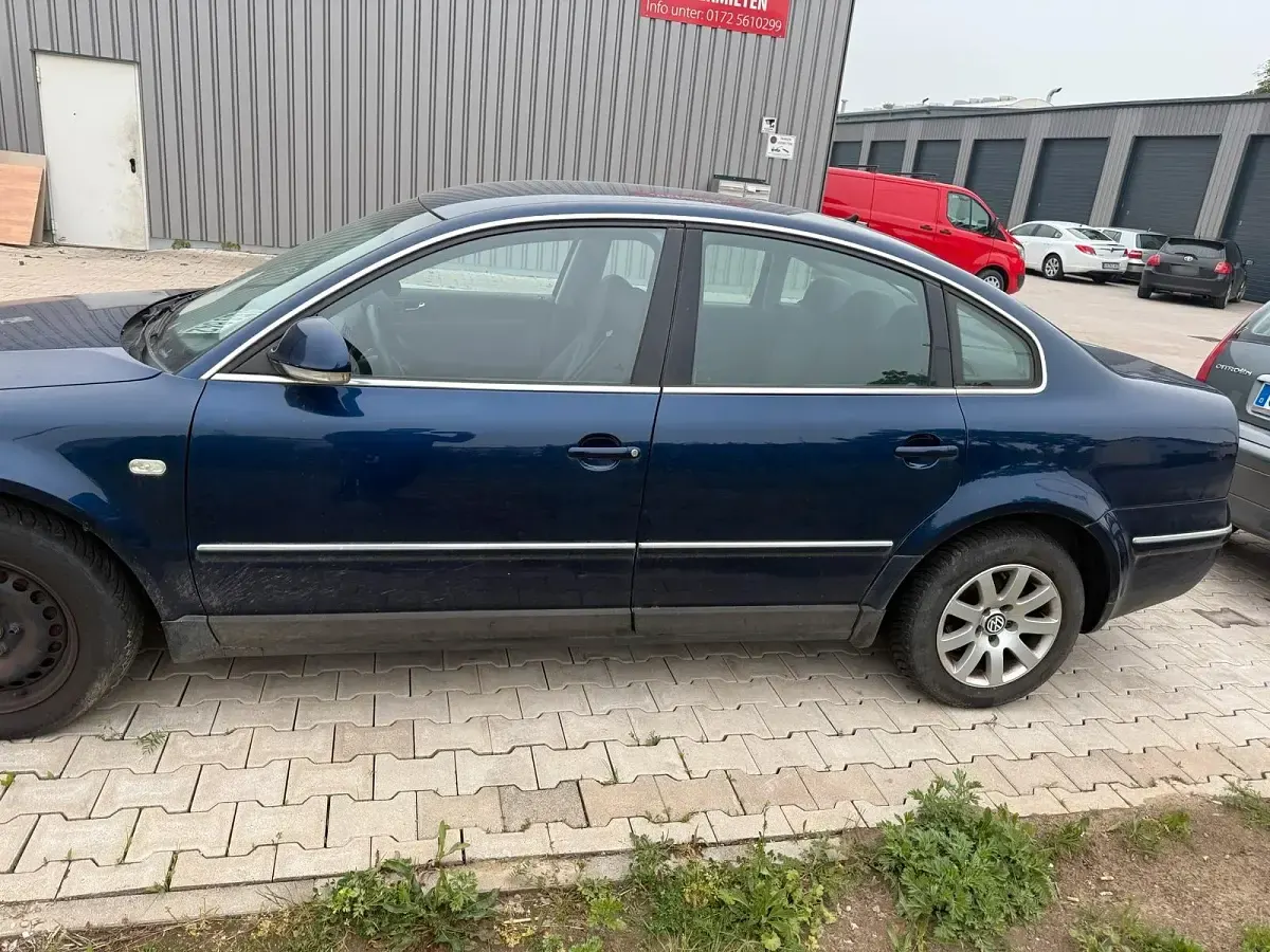 Używany VW Passat 101 KM (74 kW) 2004 Niebieski Sedan/Limuzyna